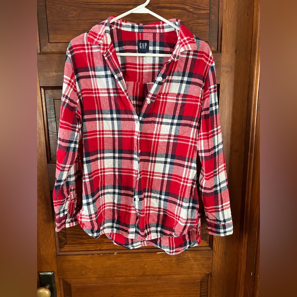 Gap Women’s button down flannel size Large